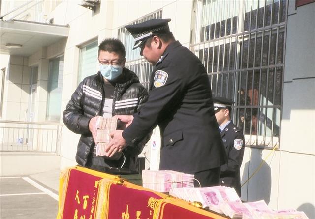 8万红包引发震动，民警迅速介入调查