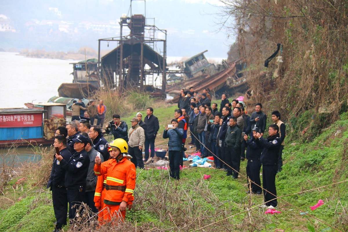 惊魂未定！湖南撞船事故14人下落不明，真相背后究竟隐藏着什么？