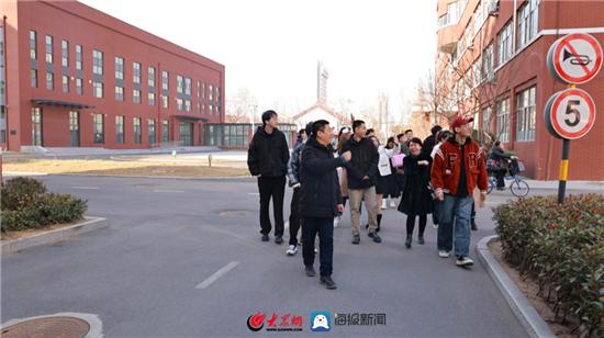 母校操场办婚礼？网友深情求婚母校，校方回应让人意外！